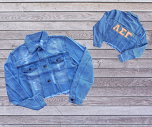 Load image into Gallery viewer, Light Blue Cropped Denim Jean Jacket
